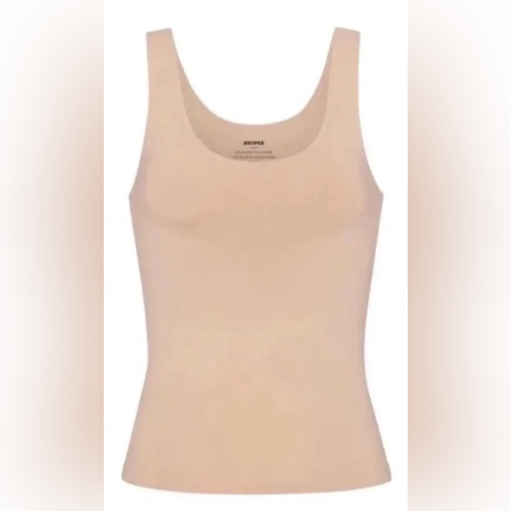 SKIMS Soft Smoothing Seamless Tank Top Shirt Pullover Beige Scoop Neck Tank Top